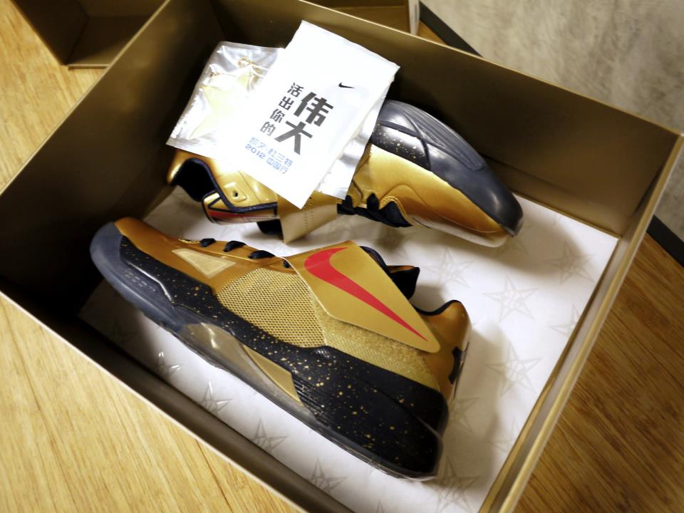 Nike Zoom Kd Iv Gold Medal United We Rise Packaging 01