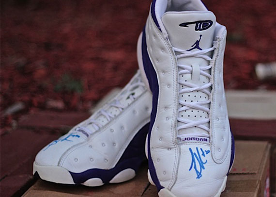 Air Jordan XIII Low – Autographed Game-Worn Mike Bibby Kings PE