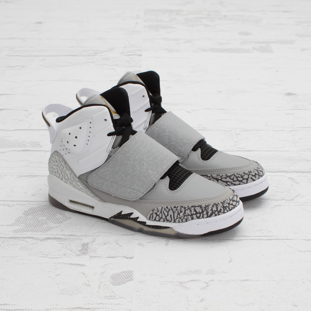 Jordan Son Of Mars Matte Silver Metallic Gold 2
