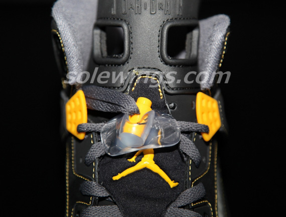 Jordan Spizike Black University Gold Dark Grey White 4