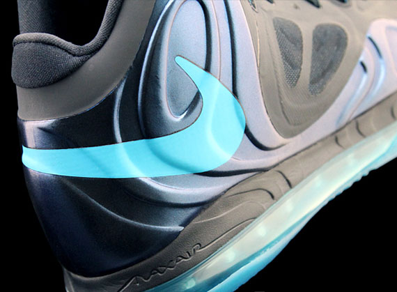 Nike Air Max Hyperposite Iridescent Blue 1