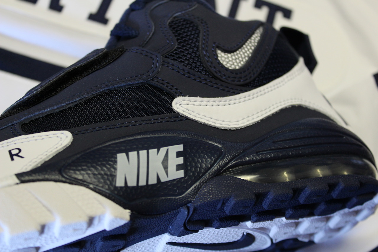 Nike Air Speed Turf Max Cowboys 01