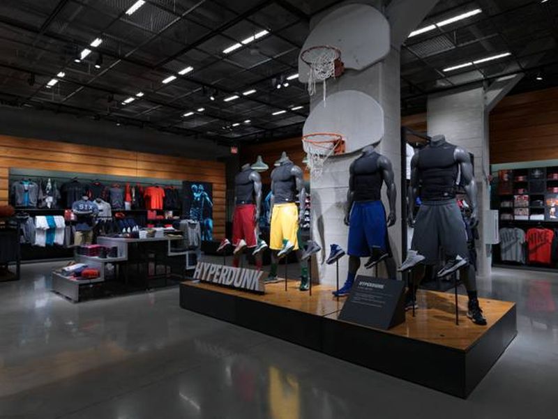 Nike Chicago Grand Re Opening 01