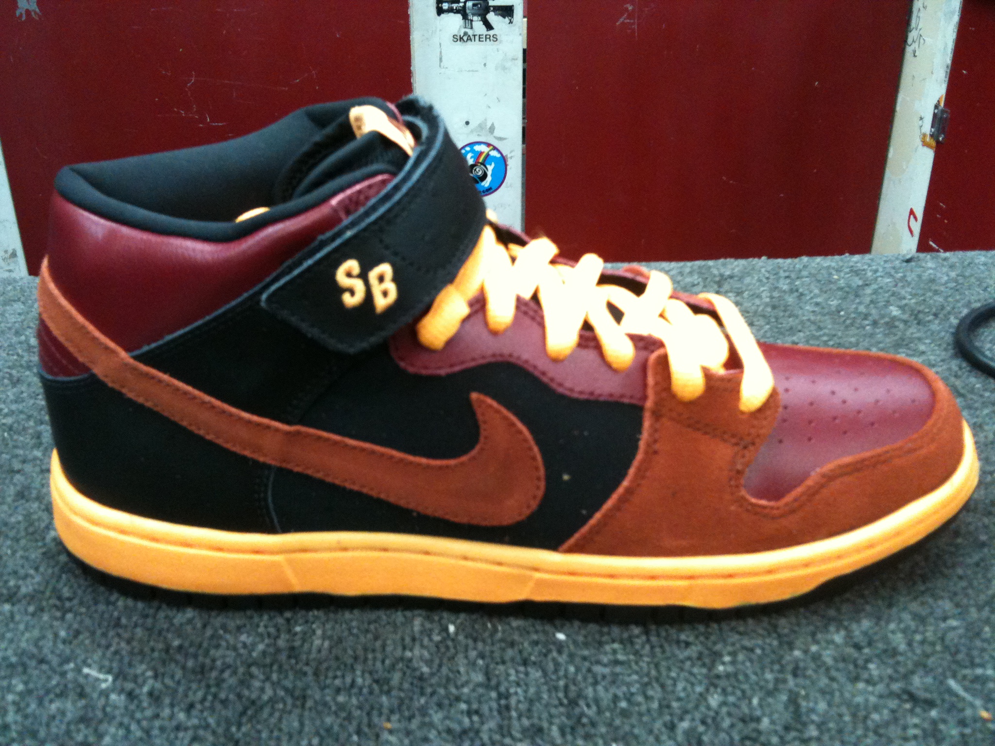 Nike Sb Dunk Mid Brown Black 1