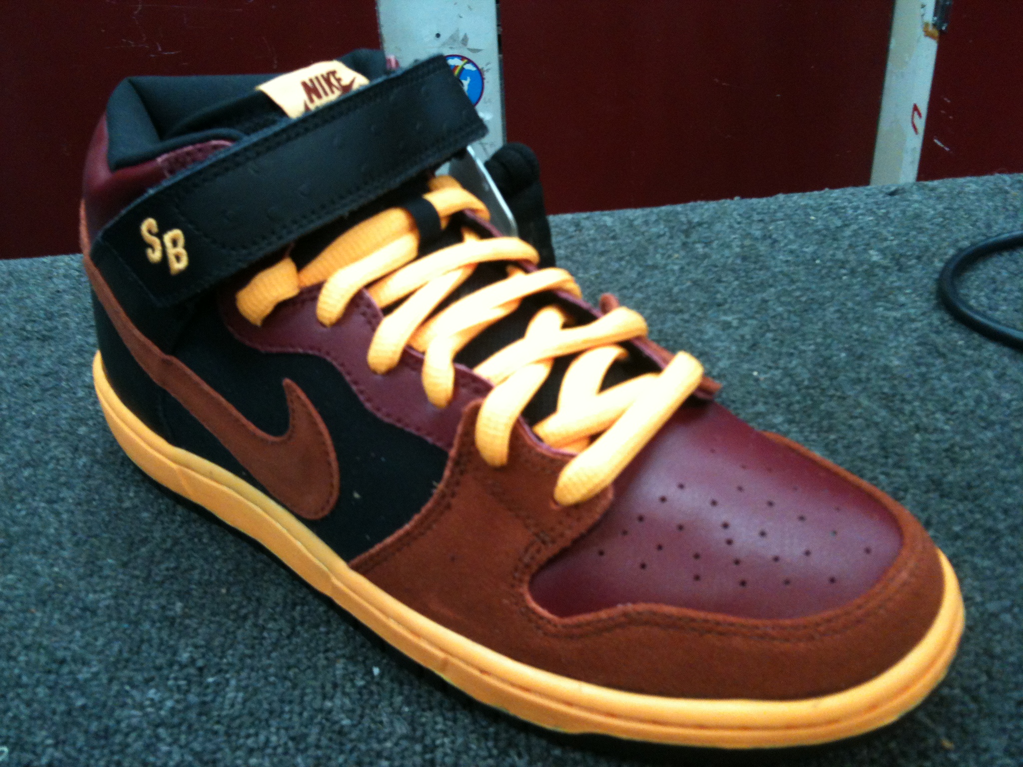 Nike Sb Dunk Mid Brown Black 2