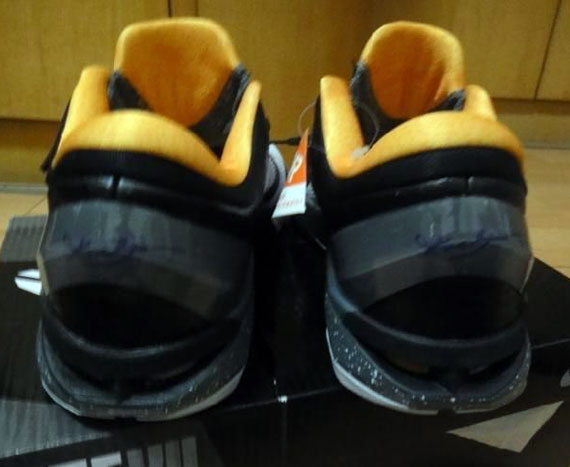 Kobe Vii White Black University Gold 4