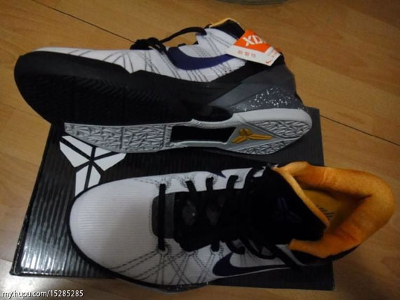 Kobe Vii White Black University Gold 5