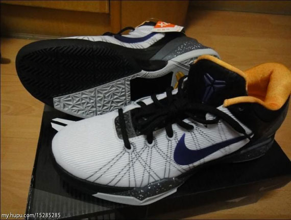 Kobe Vii White Black University Gold 6