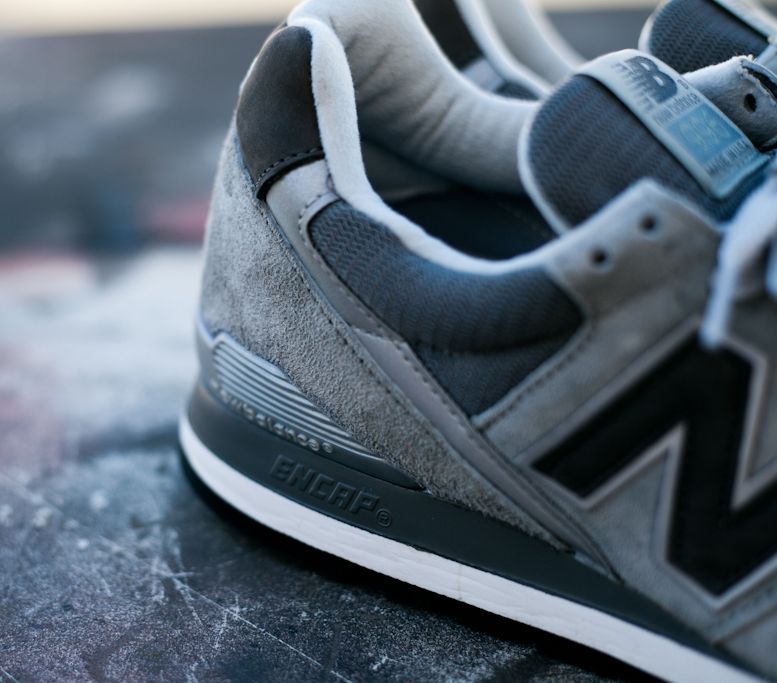 New Balance 996 Grey Black 04