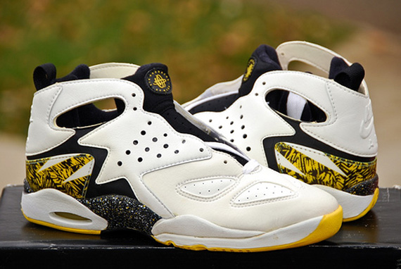 Nike Air Challenge Huarache White Black Bright Golden Rod 140292 100