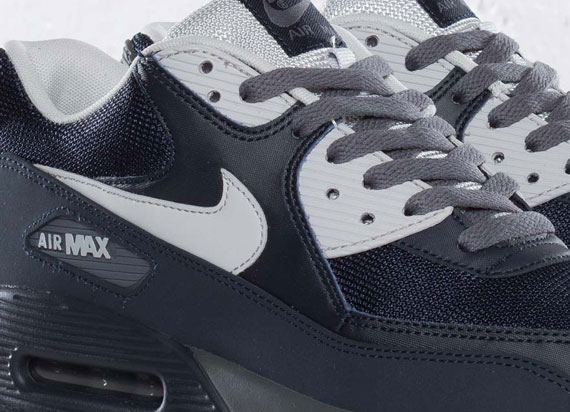 Nike Air Max 90 Essential “Dark Obsidian”