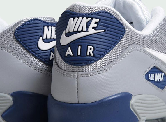 Nike Air Max 90 Essential – Wolf Grey – Dark Royal