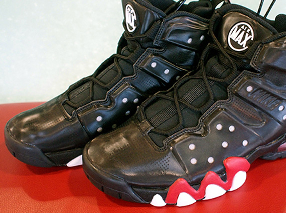 Nike Air Max Barkley - Black - University Red