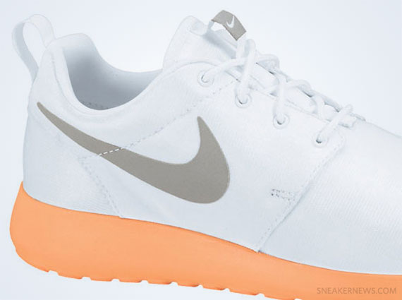 Nike Roshe Run Premium - White - Peach