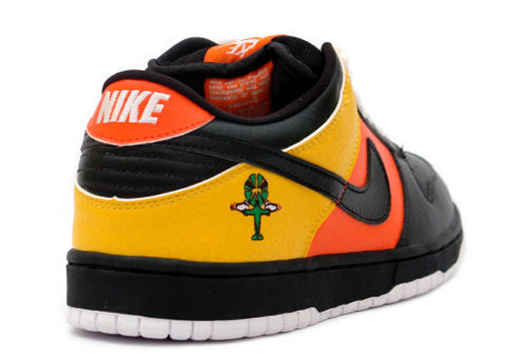 Nike Sb Dunk Raygun Home