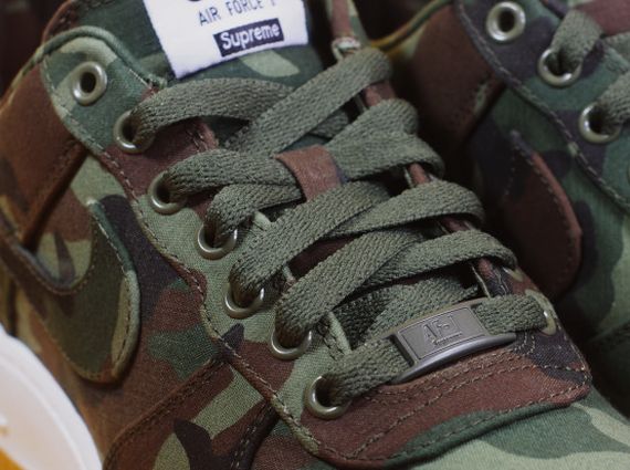 Supreme x Nike Air Force 1 Low - Camo - Gum