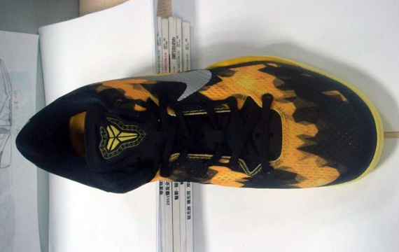 Kobe Viii Black Yellow Detail 1