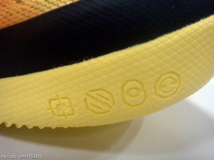 Kobe Viii Black Yellow Detail 7