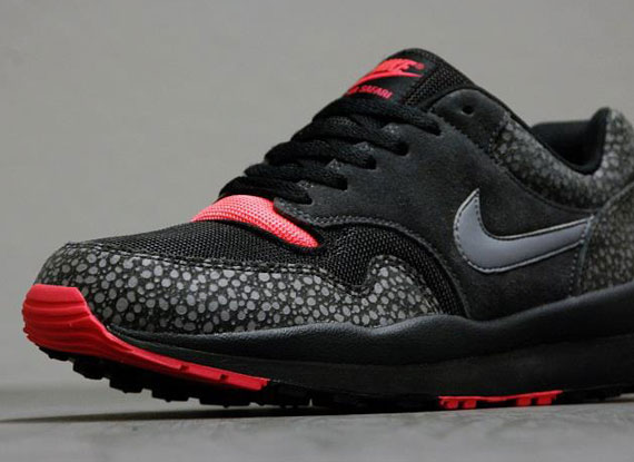 Nike Air Safari Black Solar Red