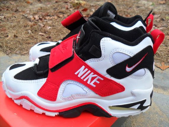 Nike Air Turmoil Mid White Fire Red Black 10