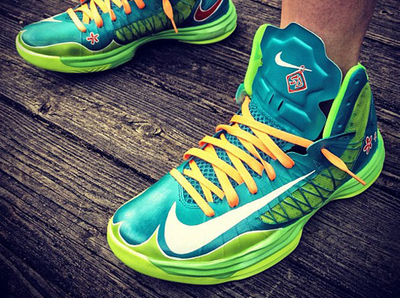 Nike Hyperdunk “Scooby Doo” Customs by Mache