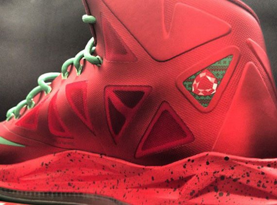 Nike Lebron X Christmas New Images 1