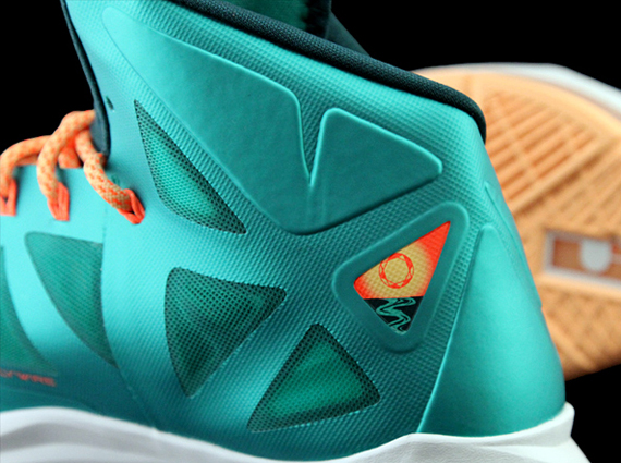 Nike LeBron X "Dolphins"