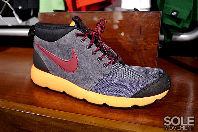 Nike Roshe Run Trail Dark Grey Team Red Total Orange 2