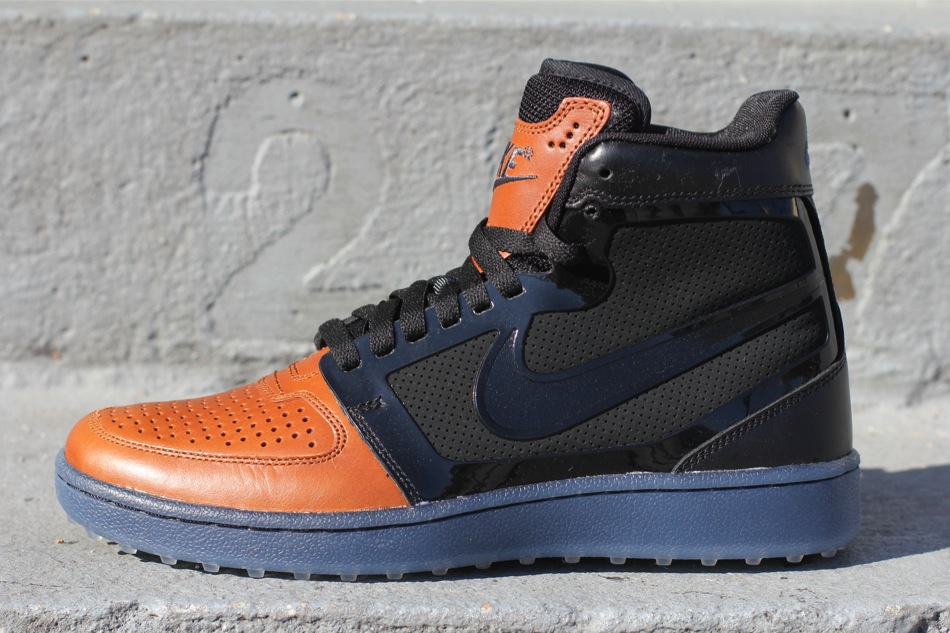 Nike Trainer Clean Sweep Premium Black Russet 1