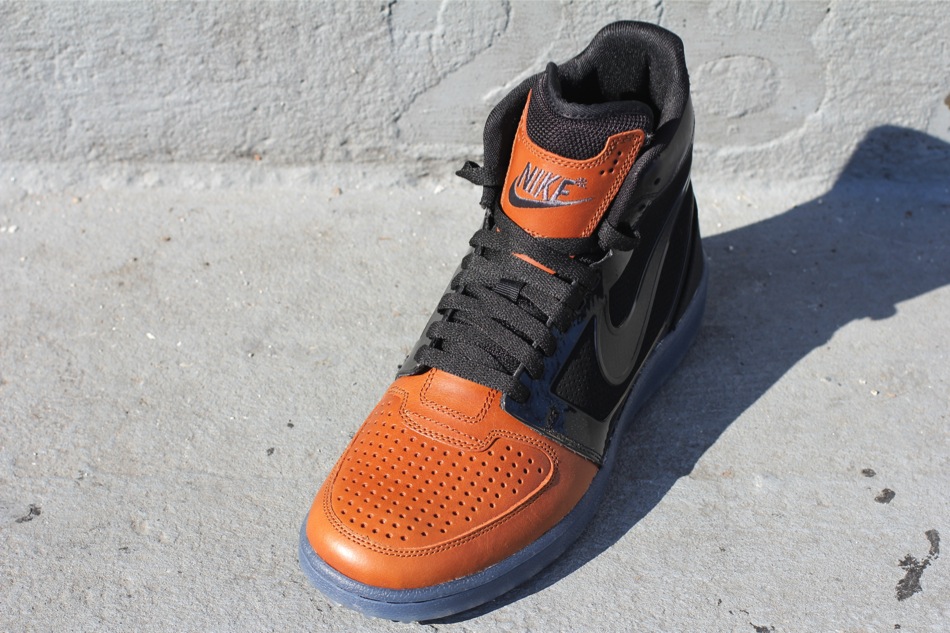 Nike Trainer Clean Sweep Premium Black Russet 2