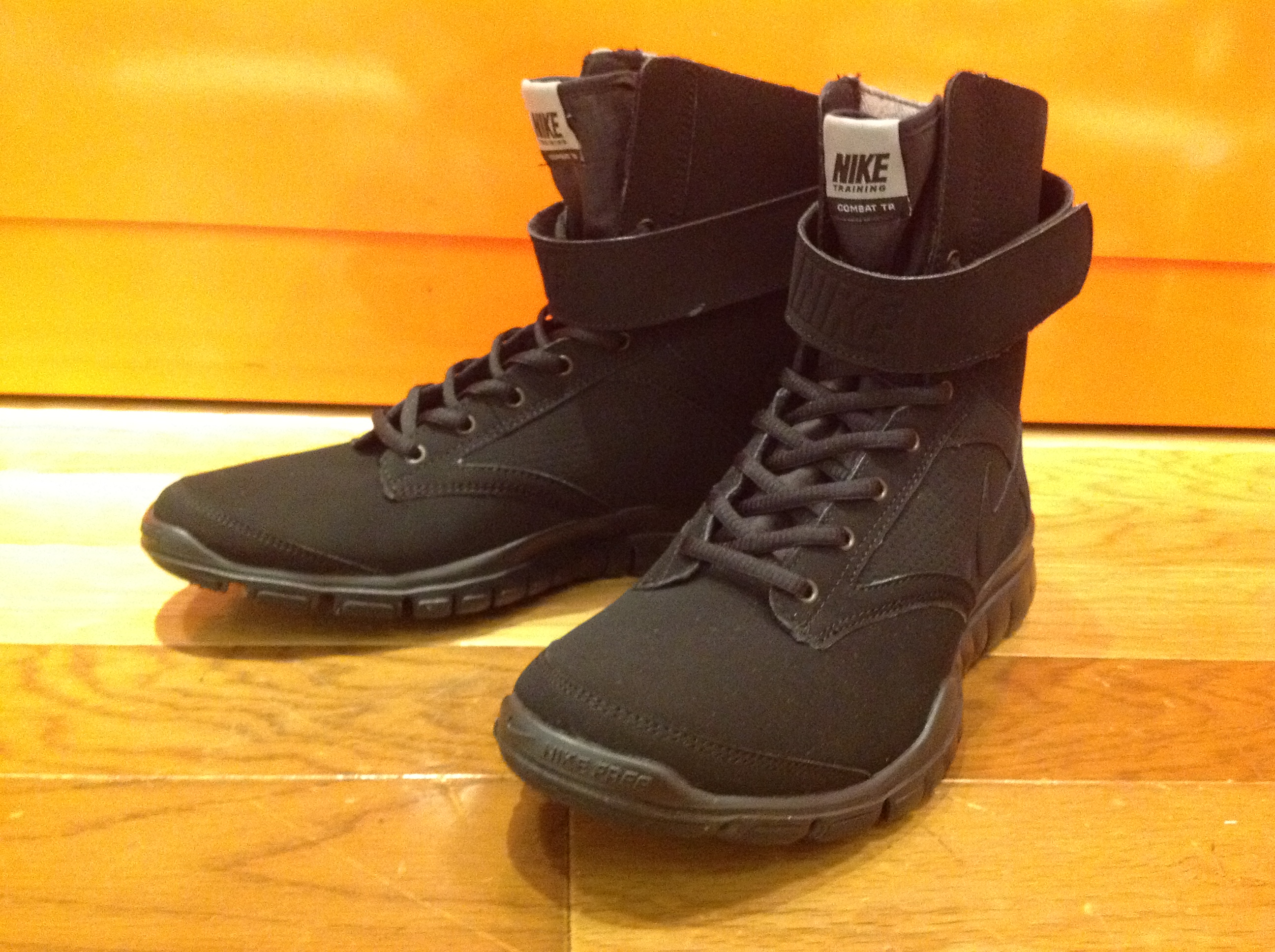Nike Wmns Gym Combat Tr Leather 2