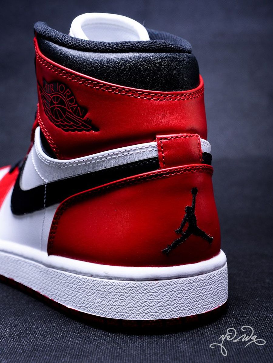 Air Jordan 1 High Bulls Retro 02