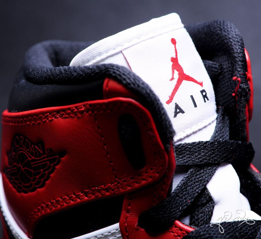 Air Jordan 1 High Bulls Retro 03