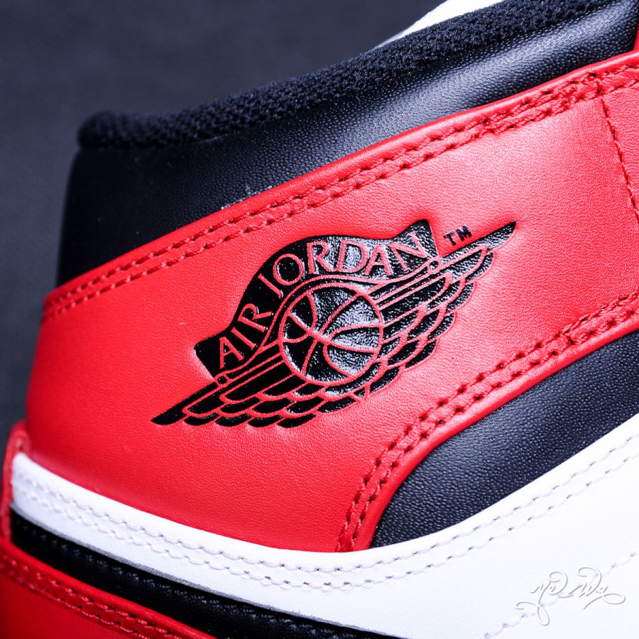 Air Jordan 1 High Bulls Retro 04