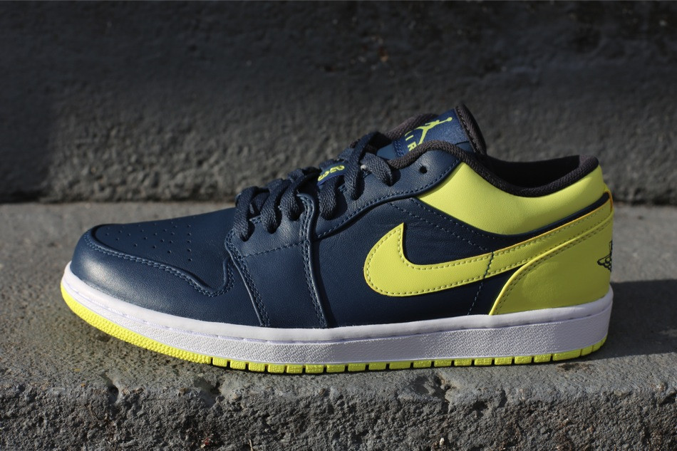 Air Jordan 1 Low Squadron Blue 1