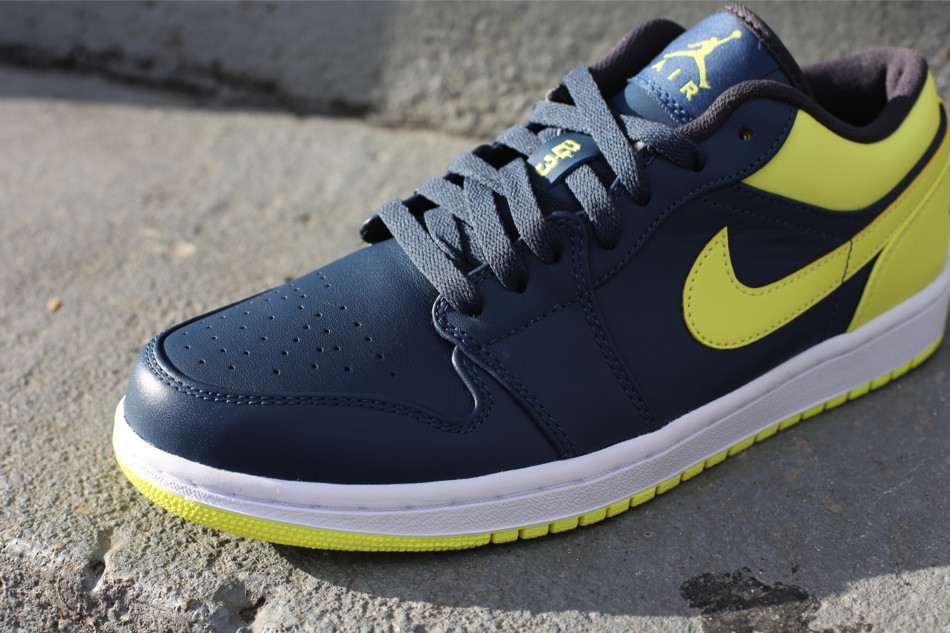 Air Jordan 1 Low Squadron Blue 3