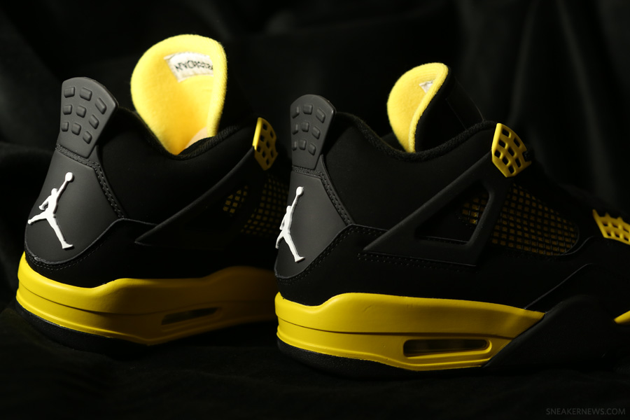 Air Jordan Iv Thunder Beauty Shots 1