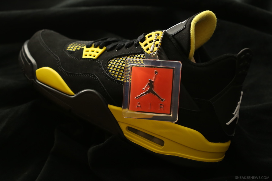 Air Jordan Iv Thunder Beauty Shots 10