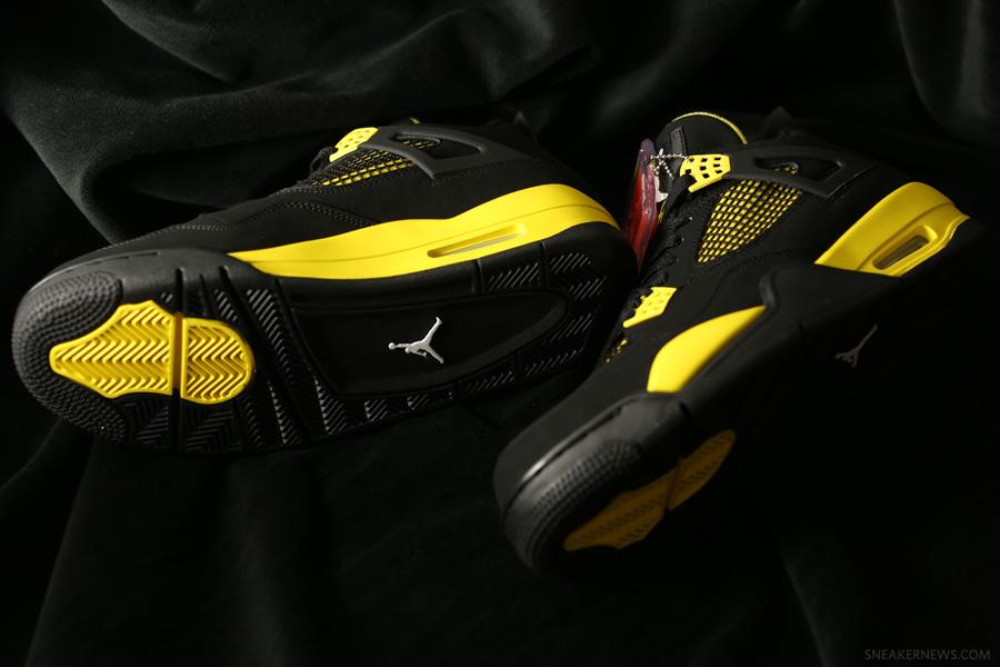 Air Jordan Iv Thunder Beauty Shots 4