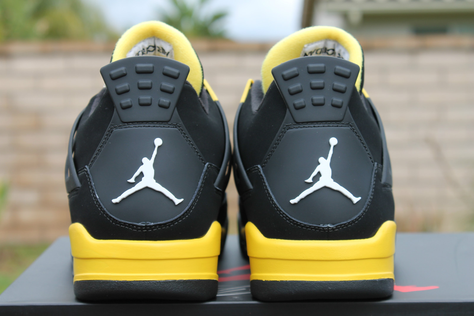 Air Jordan Iv Thunder Release Reminder 03