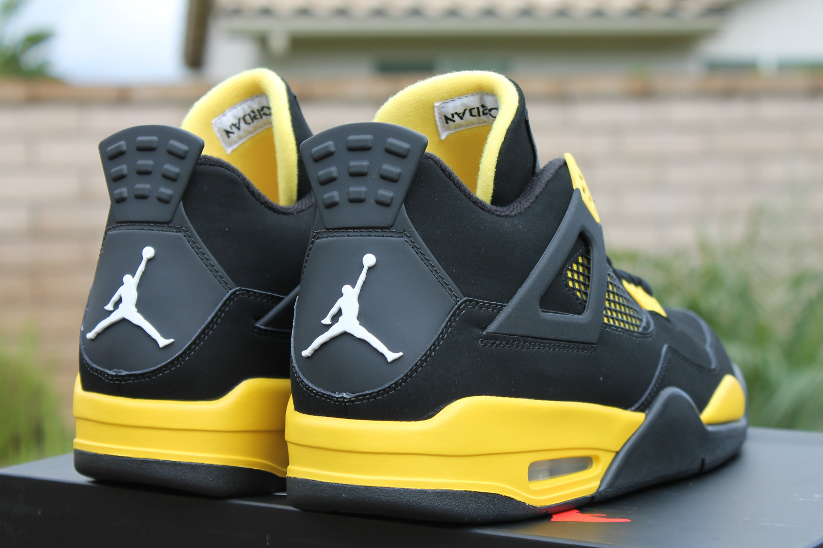 Air Jordan Iv Thunder Release Reminder 04