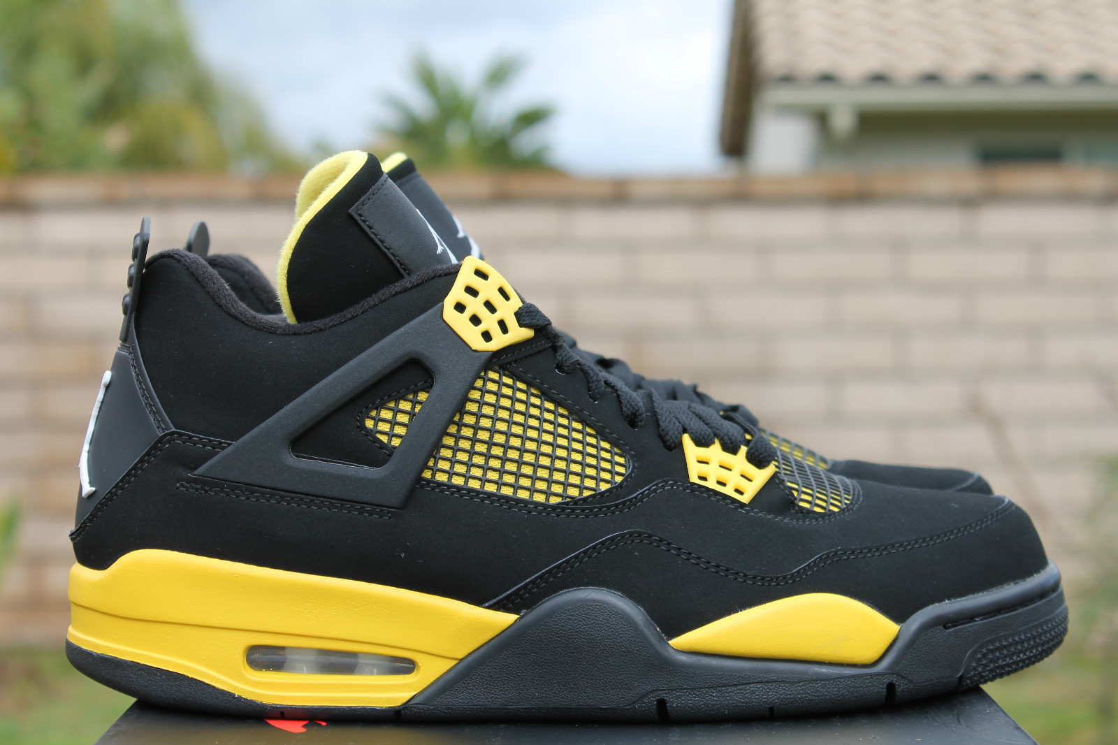 Air Jordan Iv Thunder Release Reminder 10