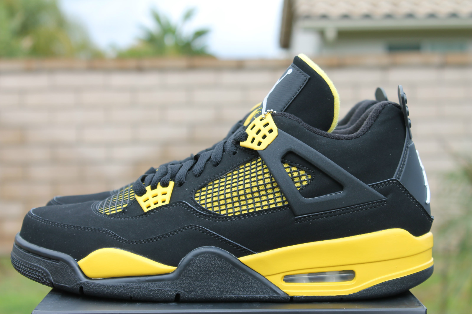 Air Jordan Iv Thunder Release Reminder 11