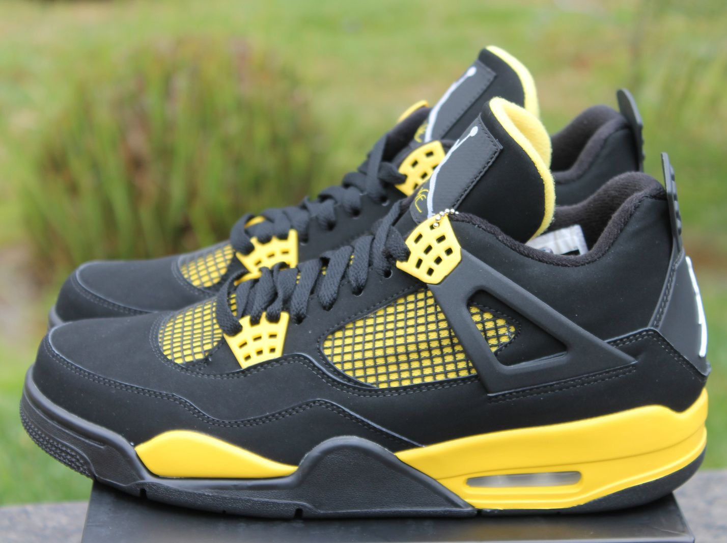 Air Jordan IV “Thunder” – Release Reminder