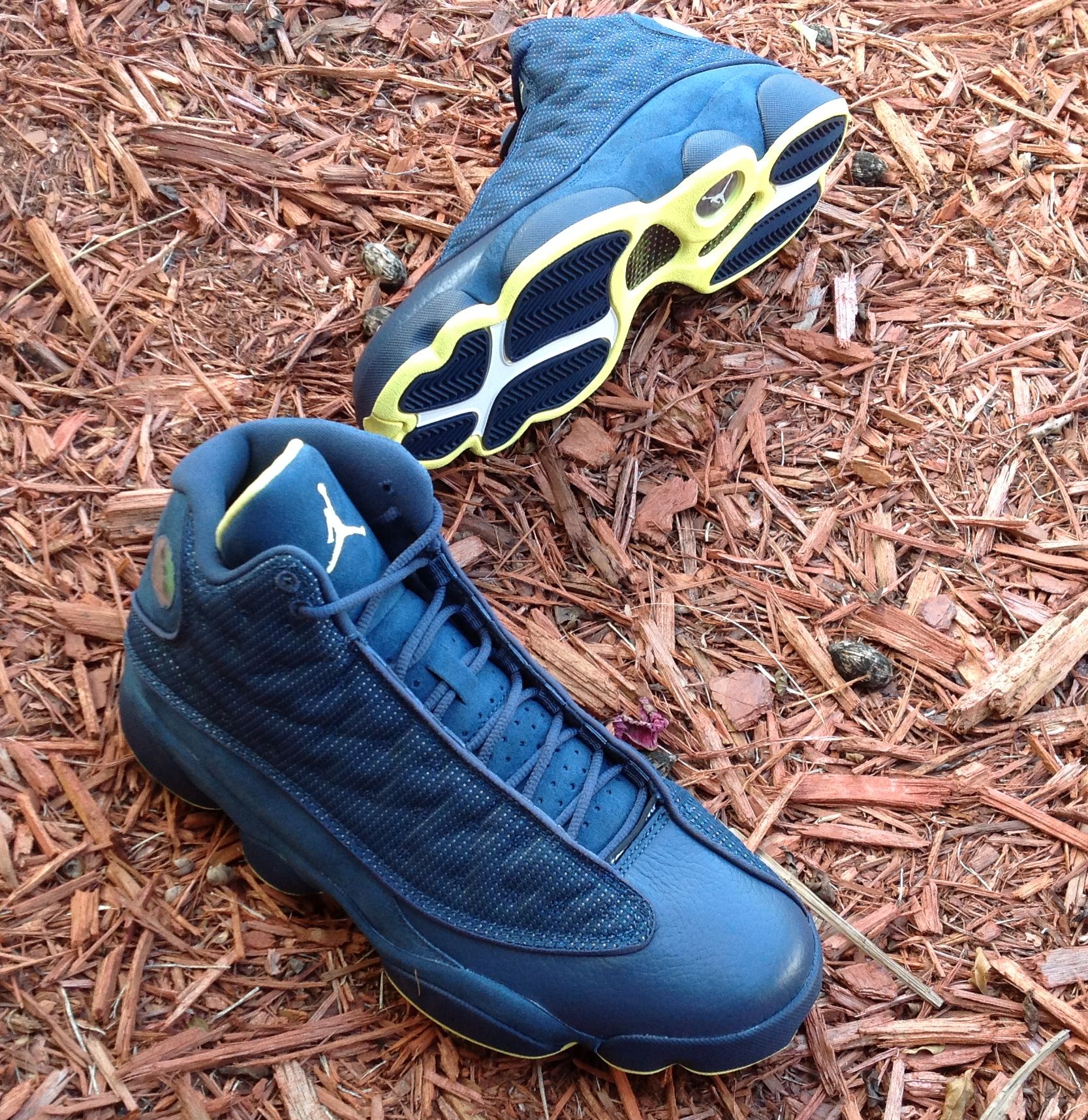 Air Jordan Xiii Squadron Blue Electric Yellow 02