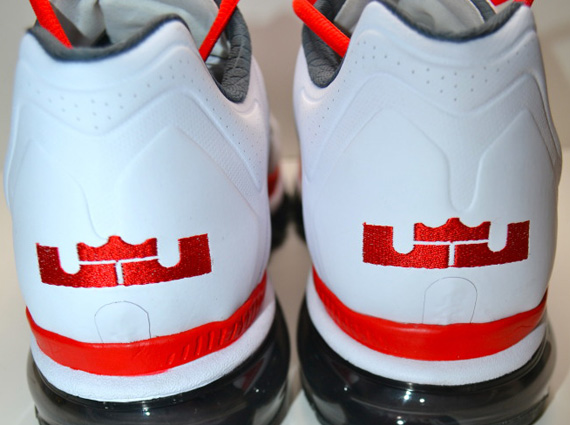 Nike Air Max 2011 - LeBron James White/Red PE