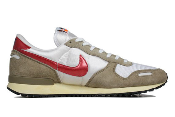 Nike Vortex Vntg White Khaki Red 3