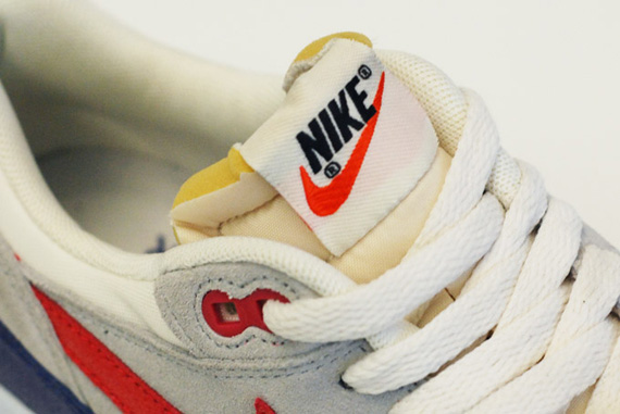 Nike Wmns Air Max 1 Og Sail Hyper Red 1