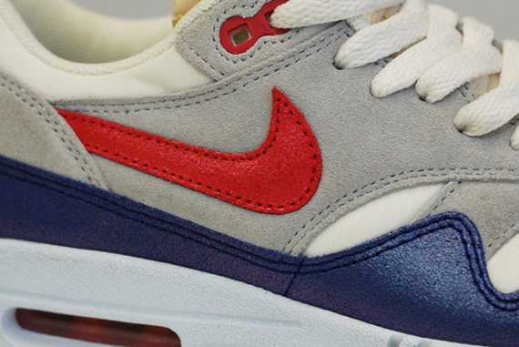 Nike Wmns Air Max 1 Og Sail Hyper Red 3