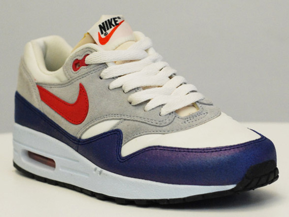 Nike Wmns Air Max 1 Og Sail Hyper Red 5